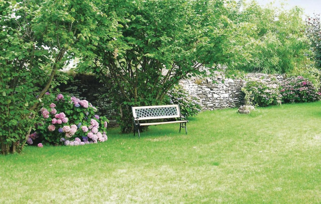 Lovely Home In Chateauneuf Du Faou With Wifi Saint-Thois Eksteriør bilde
