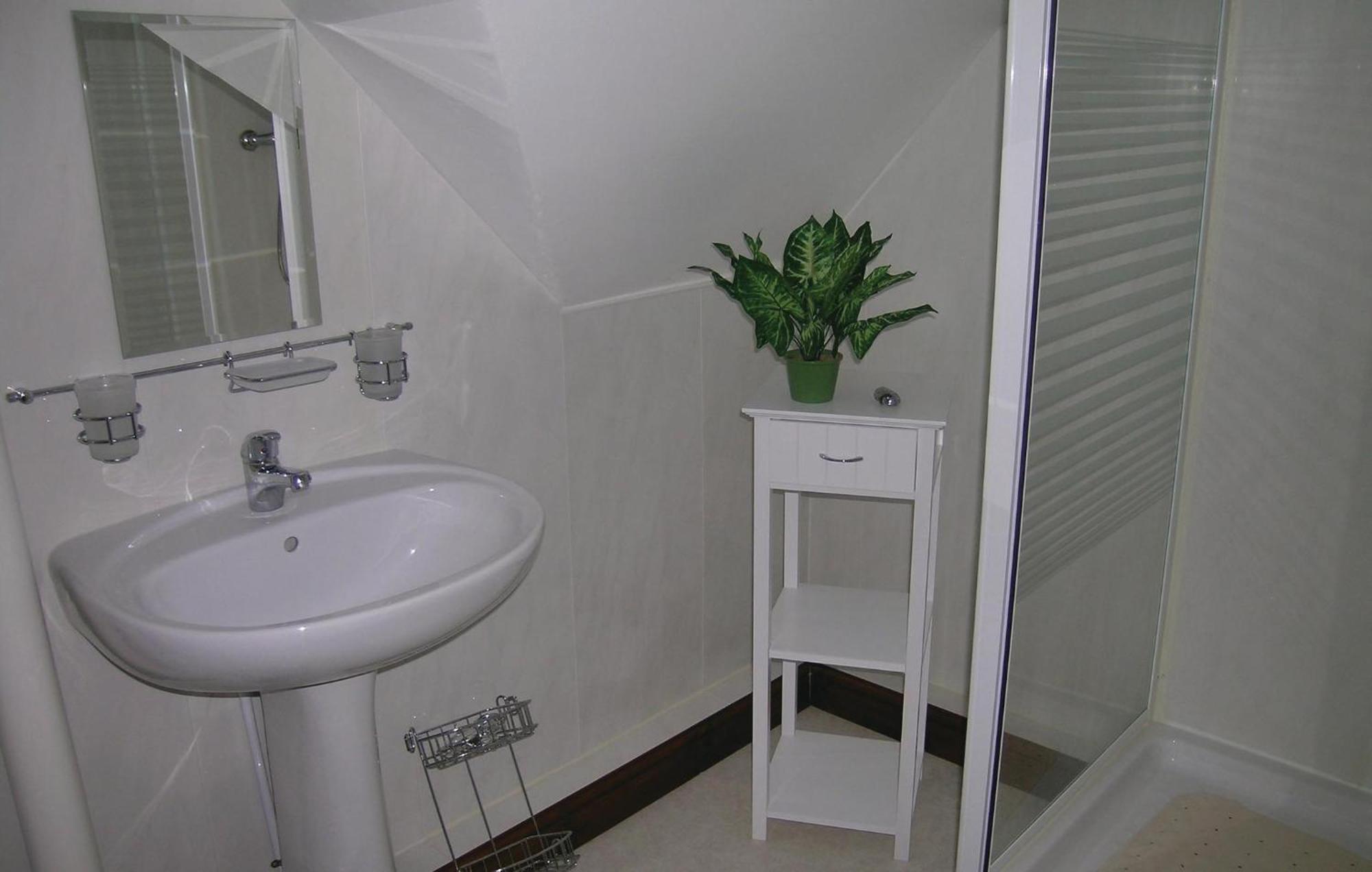 Lovely Home In Chateauneuf Du Faou With Wifi Saint-Thois Eksteriør bilde
